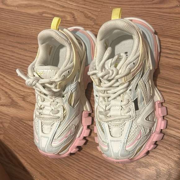 Kids Balenciaga (Lilgirl) worn 3times in condition doesn’t come with box or bag